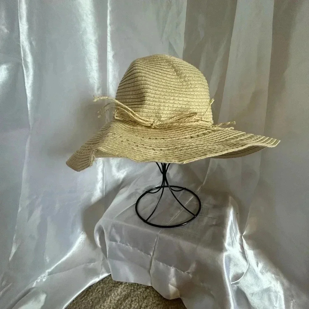WOMENS STRAW LOOK SUN HAT 100% PAPER‎ ONE SIZE FITS MOST CLEAN GOOD CONDITION